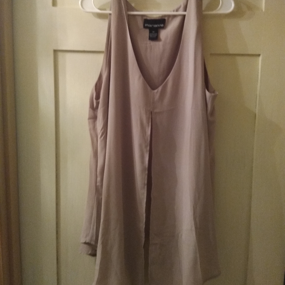 Flattering tunic length top